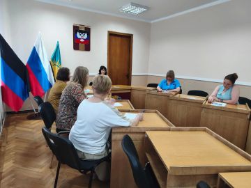 24 июня, заместитель руководителя Управы Кировского внутригородского района Администрации городского округа Макеевка Донецкой Народной Республики Ирина Воронина провела заседание политсовета