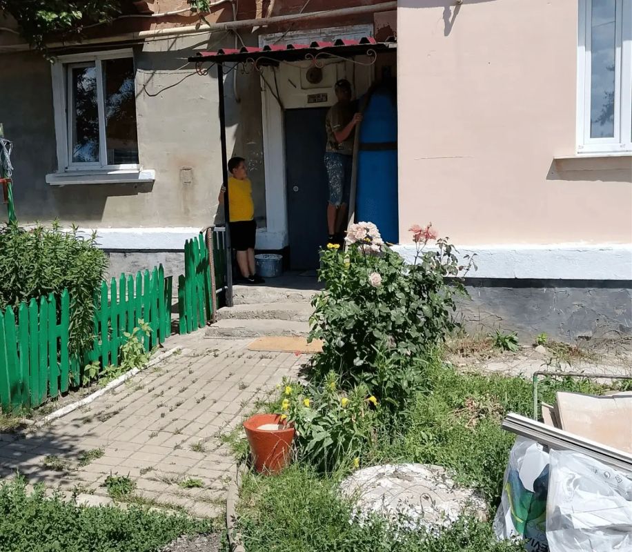 Сегодня, 24 июня, в Кировском внутригородском районе при поддержке региона-шефа Московская область согласно поступившим заявкам произведен подвоз воды для жителей в жилом массиве «Путь Ильича» по ул. Матросова, ул.... Сегодня, 24 июня, в Кировском внутригородском районе при поддержке региона-шефа Московская область согласно поступившим заявкам произведен подвоз воды для жителей в жилом массиве «Путь Ильича» по ул. Матросова, ул....