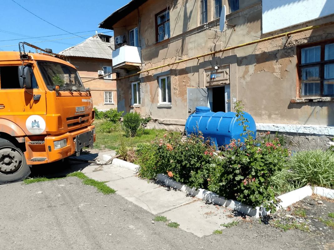 Сегодня, 1 июля, в Кировском внутригородском районе при поддержке региона-шефа Московская область согласно поступившим заявкам произведен подвоз воды для жителей в жилом массиве «Путь Ильича» по ул. Матросова, ул. Руставели... Сегодня, 1 июля, в Кировском внутригородском районе при поддержке региона-шефа Московская область согласно поступившим заявкам произведен подвоз воды для жителей в жилом массиве «Путь Ильича» по ул. Матросова, ул. Руставели...