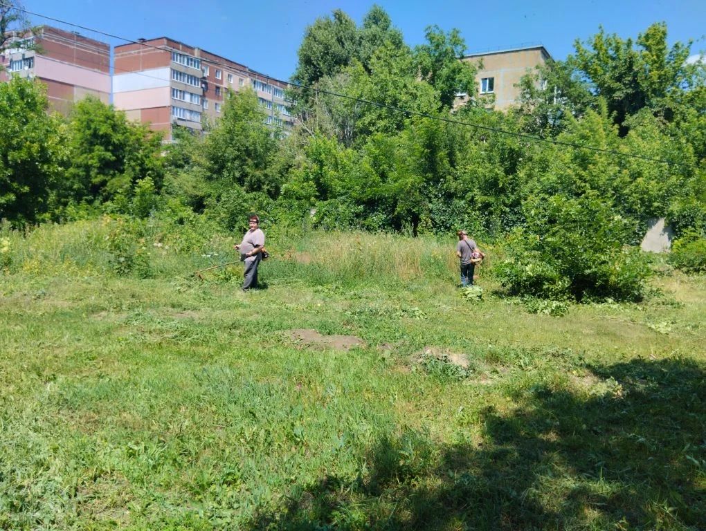 Сегодня, 2 июля, с целью приведения территории в надлежащее санитарное состояние силами ГБУ ДНР «Городская поликлиника города Макеевки» по бульвару 8 Сентября провели работы по покосу сорных и карантинных трав на своей... Сегодня, 2 июля, с целью приведения территории в надлежащее санитарное состояние силами ГБУ ДНР «Городская поликлиника города Макеевки» по бульвару 8 Сентября провели работы по покосу сорных и карантинных трав на своей...