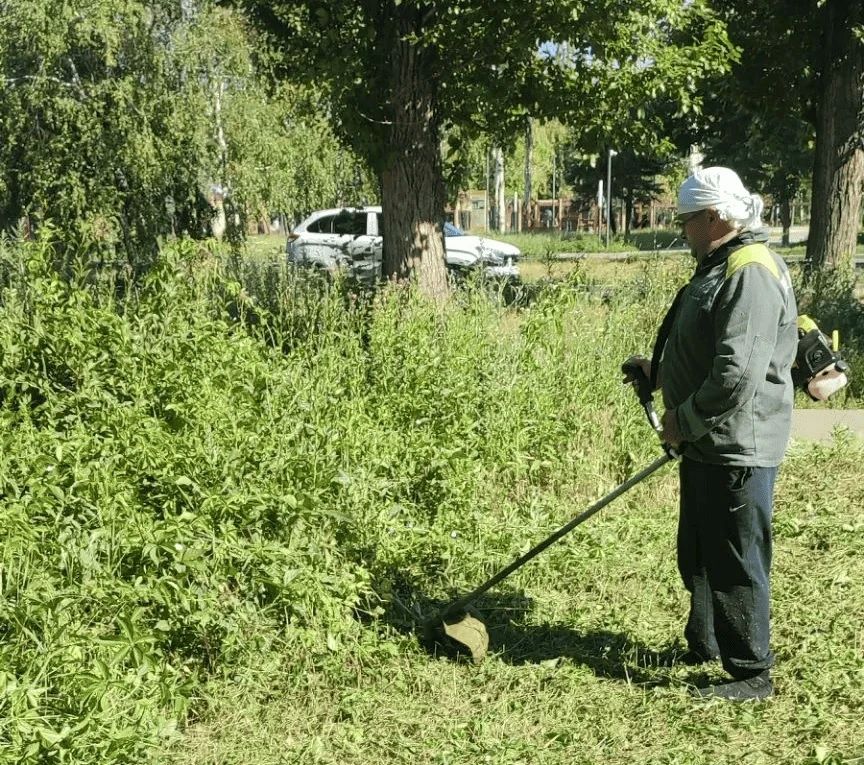 Сегодня, 2 июля, с целью приведения территории в надлежащее санитарное состояние в Кировском внутригородском районе города Макеевки силами Макеевского филиала НКО «ЕДИНЫЙ РЕГИОНАЛЬНЫЙ ФОНД ПО УПРАВЛЕНИЮ МНОГОКВАРТИРНЫМИ... Сегодня, 2 июля, с целью приведения территории в надлежащее санитарное состояние в Кировском внутригородском районе города Макеевки силами Макеевского филиала НКО «ЕДИНЫЙ РЕГИОНАЛЬНЫЙ ФОНД ПО УПРАВЛЕНИЮ МНОГОКВАРТИРНЫМИ...