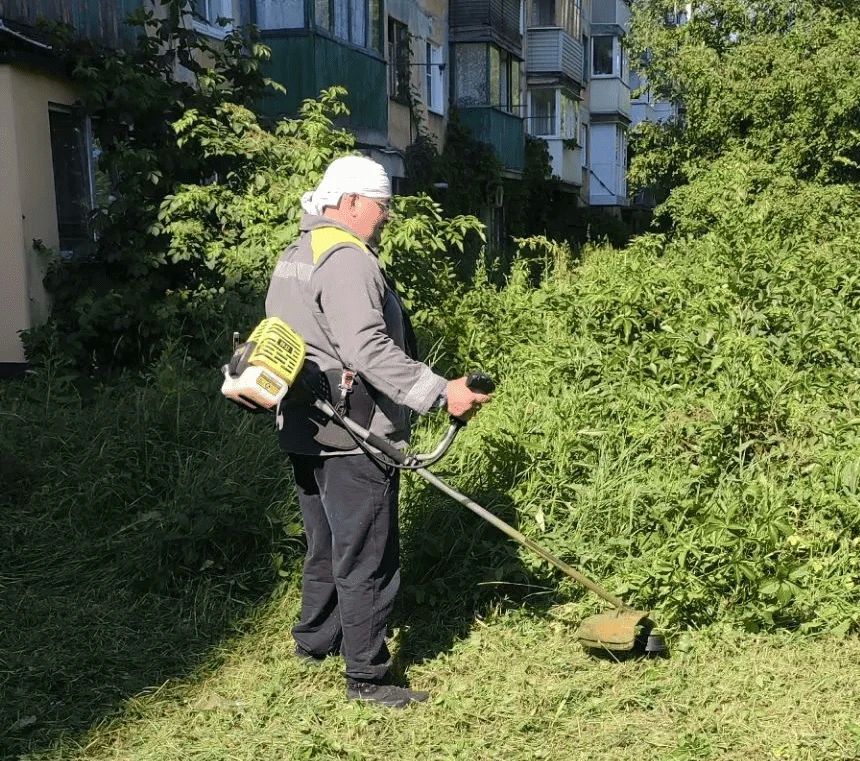 Сегодня, 2 июля, с целью приведения территории в надлежащее санитарное состояние в Кировском внутригородском районе города Макеевки силами Макеевского филиала НКО «ЕДИНЫЙ РЕГИОНАЛЬНЫЙ ФОНД ПО УПРАВЛЕНИЮ МНОГОКВАРТИРНЫМИ... Сегодня, 2 июля, с целью приведения территории в надлежащее санитарное состояние в Кировском внутригородском районе города Макеевки силами Макеевского филиала НКО «ЕДИНЫЙ РЕГИОНАЛЬНЫЙ ФОНД ПО УПРАВЛЕНИЮ МНОГОКВАРТИРНЫМИ...