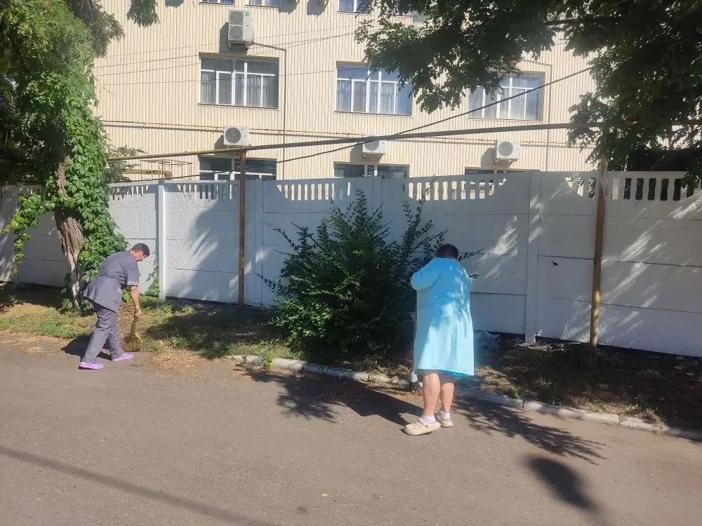 В Горняцком внутригородском районе прошла акция «Чистый четверг» в рамках партийного проекта "Единой России" - "Городская среда В Горняцком внутригородском районе прошла акция «Чистый четверг» в рамках партийного проекта "Единой России" - "Городская среда