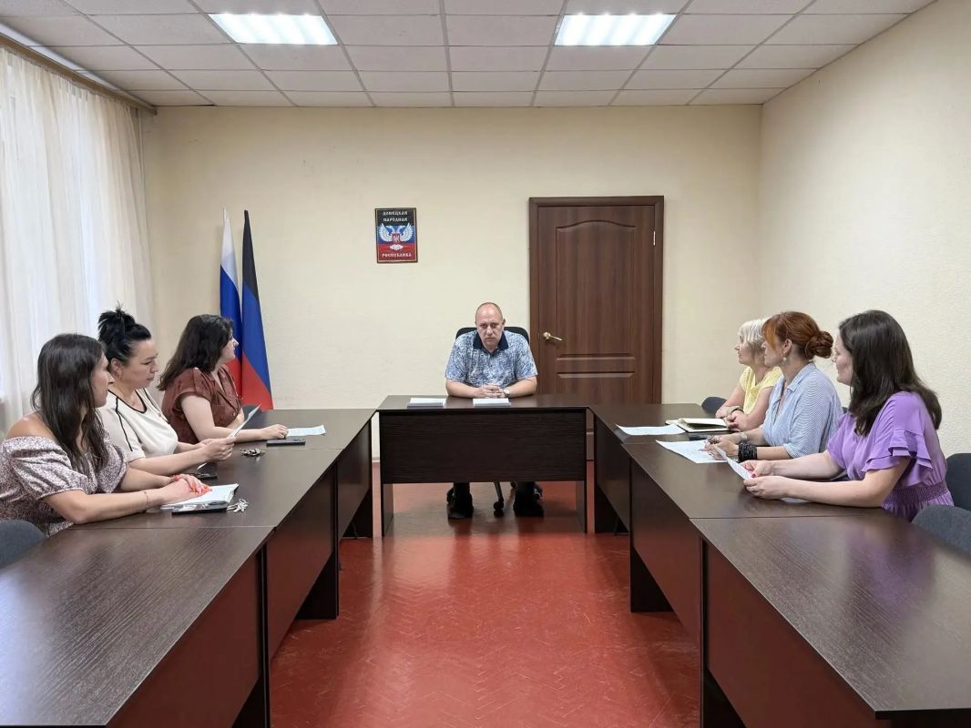 Сегодня, 3 июля, руководитель Управы Советского внутригородского района Администрации городского округа Макеевка Донецкой Народной Республики Сергей Савельев провел собрание с активом первичных общественных организаций...