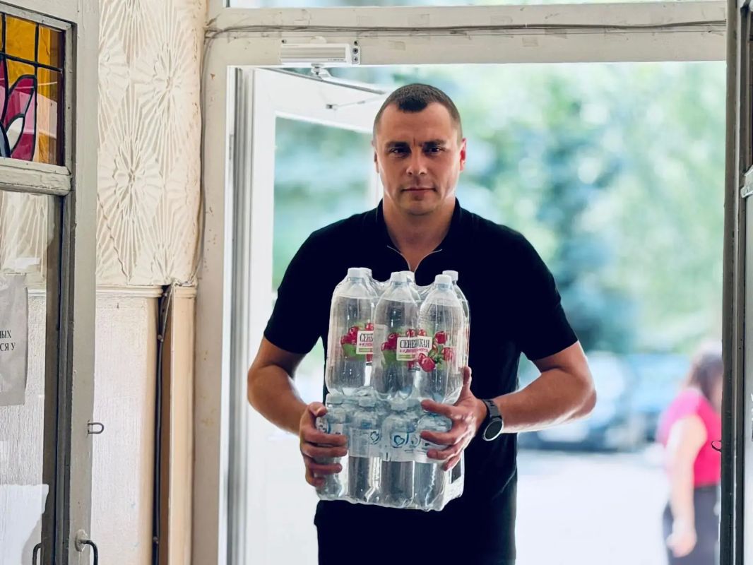Гуманитарная помощь социальному центру и обновленная Аллея Победы: депутаты Народного Совета посетили Макеевку Гуманитарная помощь социальному центру и обновленная Аллея Победы: депутаты Народного Совета посетили Макеевку