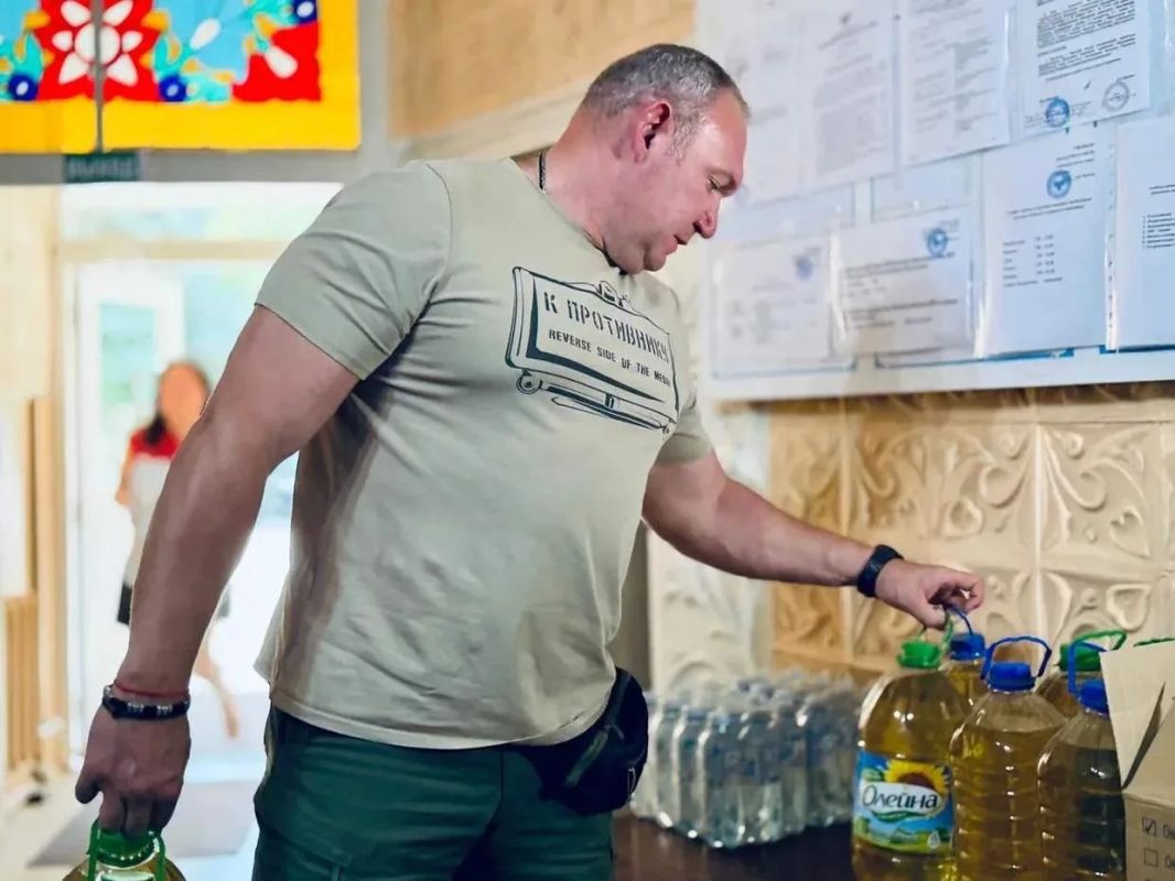 Гуманитарная помощь социальному центру и обновленная Аллея Победы: депутаты Народного Совета посетили Макеевку Гуманитарная помощь социальному центру и обновленная Аллея Победы: депутаты Народного Совета посетили Макеевку