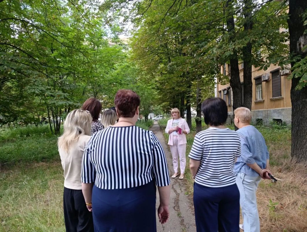 Сегодня, 6 июля в Червоногвардейском районе состоялась встреча заместителя руководителя Управы Червоногвардейского внутригородского района Администрации городского округа Макеевка Татьяны Задорожной с жителями жилого массива... Сегодня, 6 июля в Червоногвардейском районе состоялась встреча заместителя руководителя Управы Червоногвардейского внутригородского района Администрации городского округа Макеевка Татьяны Задорожной с жителями жилого массива...