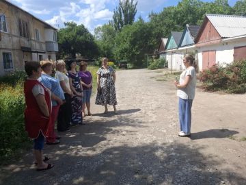 6 июля, спикер Александра Филюра провела встречу с населением на подведомственной территории по адресу: г. Макеевка, ул. Педагогическая, 15