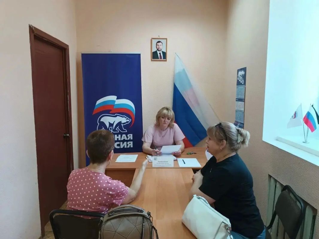 Сегодня, 7 июля заместитель руководителя Управы Червоногвардейского внутригородского района Администрации городского округа Макеевка Татьяна Задорожная провела приём граждан в Общественной приемной Единой России... Сегодня, 7 июля заместитель руководителя Управы Червоногвардейского внутригородского района Администрации городского округа Макеевка Татьяна Задорожная провела приём граждан в Общественной приемной Единой России...