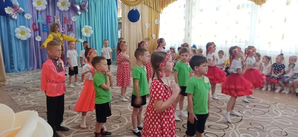 День любви, семьи и верности в Макеевке: праздник тепла и единения День любви, семьи и верности в Макеевке: праздник тепла и единения