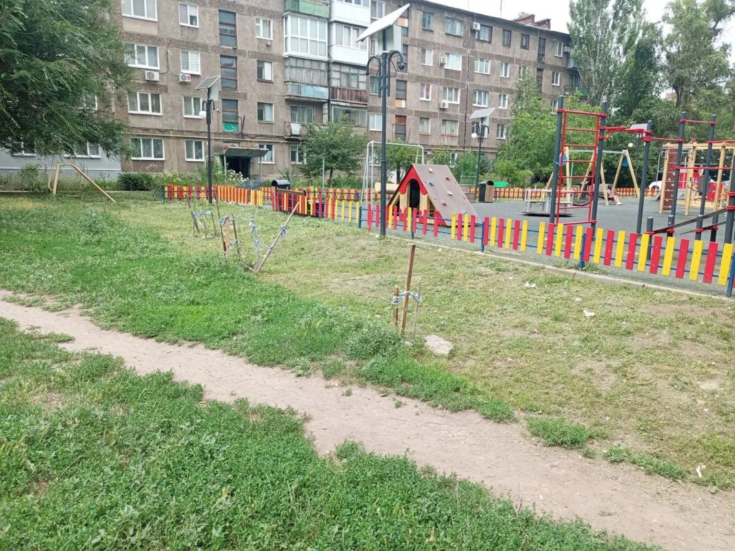 Сегодня, 9 июля, в Червоногвардейском районе состоялось экологическое мероприятие — акция по благоустройству и уборке территории «Чистый город» Сегодня, 9 июля, в Червоногвардейском районе состоялось экологическое мероприятие — акция по благоустройству и уборке территории «Чистый город»