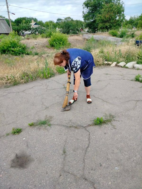 В Горняцком внутригородском районе прошла акция «Чистый четверг» в рамках партийного проекта "Единой России" - "Городская среда, а также в рамках акции «Маленькие добрые дела» В Горняцком внутригородском районе прошла акция «Чистый четверг» в рамках партийного проекта "Единой России" - "Городская среда, а также в рамках акции «Маленькие добрые дела»