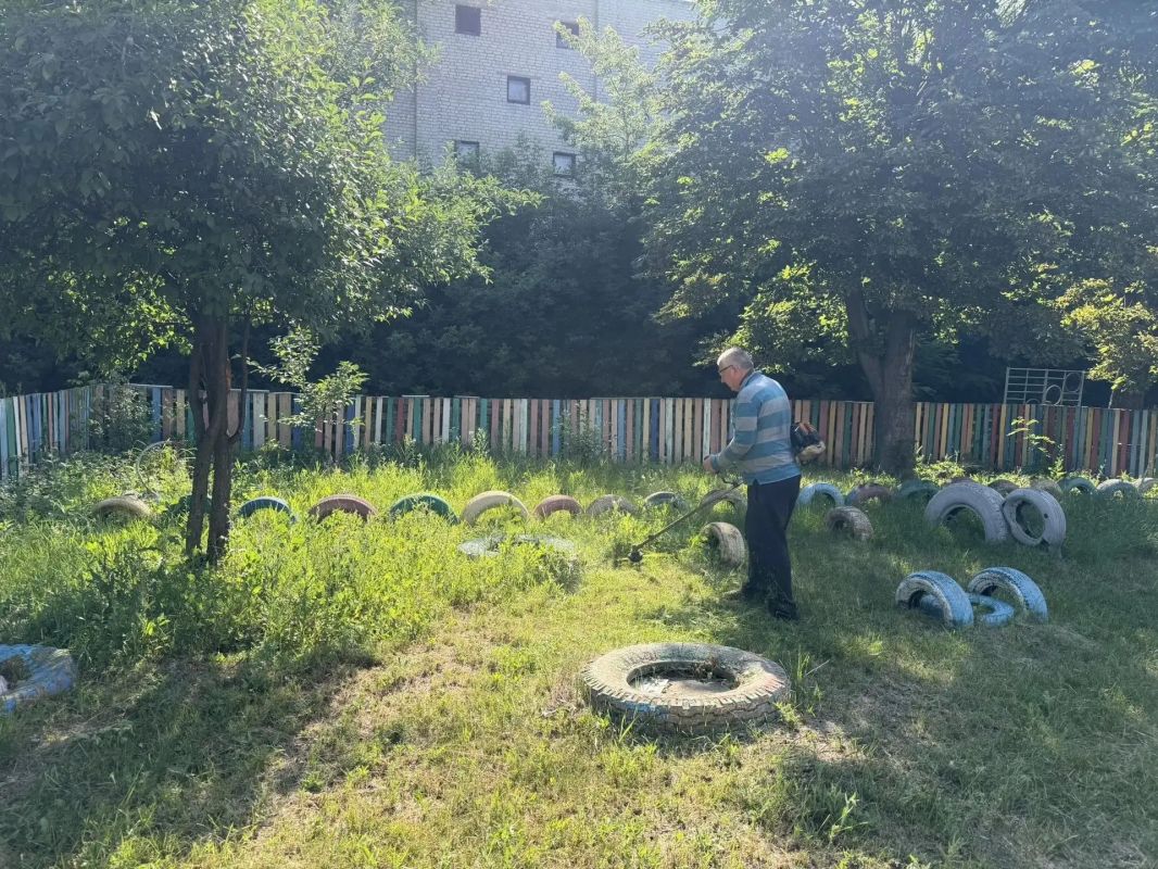 Сегодня, 9 июля, в Червоногвардейском районе состоялось экологическое мероприятие — акция по благоустройству и уборке территории «Чистый город» Сегодня, 9 июля, в Червоногвардейском районе состоялось экологическое мероприятие — акция по благоустройству и уборке территории «Чистый город»