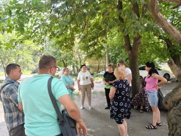 8 июля в Червоногвардейском районе состоялась встреча руководителя Управы Червоногвардейского внутригородского района Администрации городского округа Макеевка Марии Чулаковой с жителями жилого массива Крупской возле дома №...