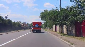 С целью обеспечения безопасности дорожного движения в Кировском внутригородском районе города Макеевки проведены работы по нанесению горизонтальной дорожной разметки по ул. Коккинаки
