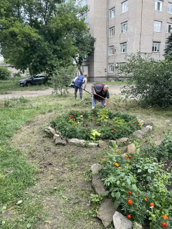 Сегодня, 9 июля, в Червоногвардейском районе состоялось экологическое мероприятие — акция по благоустройству и уборке территории «Чистый город» Сегодня, 9 июля, в Червоногвардейском районе состоялось экологическое мероприятие — акция по благоустройству и уборке территории «Чистый город»