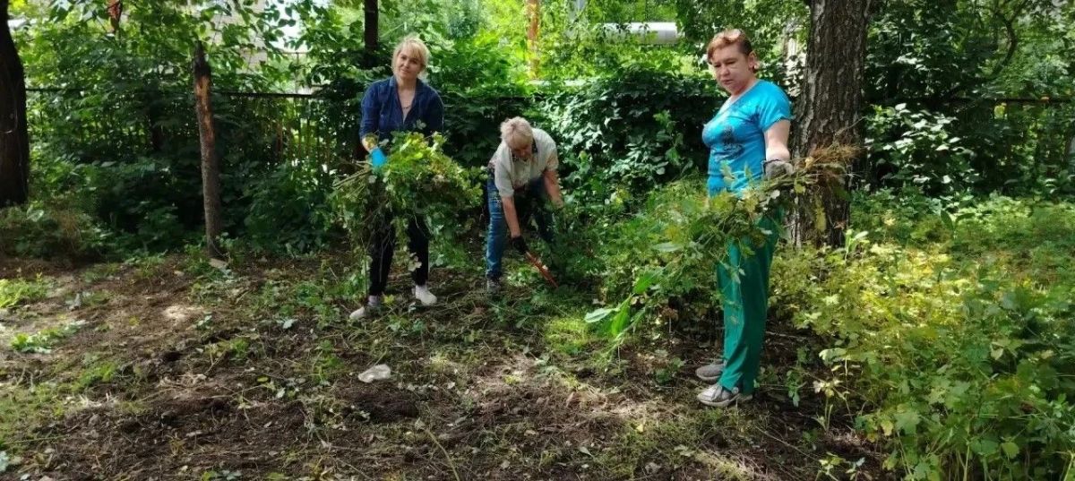 Сегодня, 9 июля, в Червоногвардейском районе состоялось экологическое мероприятие — акция по благоустройству и уборке территории «Чистый город» Сегодня, 9 июля, в Червоногвардейском районе состоялось экологическое мероприятие — акция по благоустройству и уборке территории «Чистый город»