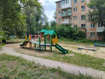 Сегодня 9 июля, с целью приведения территории в надлежащее санитарное состояние в Кировском внутригородском районе города Макеевки силами Макеевского филиала НКО «ЕДИНЫЙ РЕГИОНАЛЬНЫЙ ФОНД ПО УПРАВЛЕНИЮ МНОГОКВАРТИРНЫМИ...