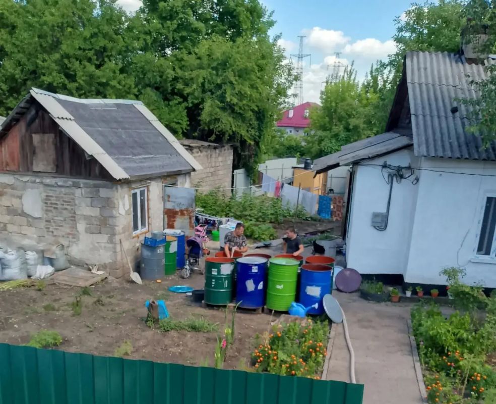 Сегодня, 13 июля, в Кировском внутригородском районе при поддержке региона-шефа Московская область произведен подвоз воды в жилом массиве «Путь Ильича» для жителей улиц Кальмана, Тихая, Алексеева, Матросова Сегодня, 13 июля, в Кировском внутригородском районе при поддержке региона-шефа Московская область произведен подвоз воды в жилом массиве «Путь Ильича» для жителей улиц Кальмана, Тихая, Алексеева, Матросова