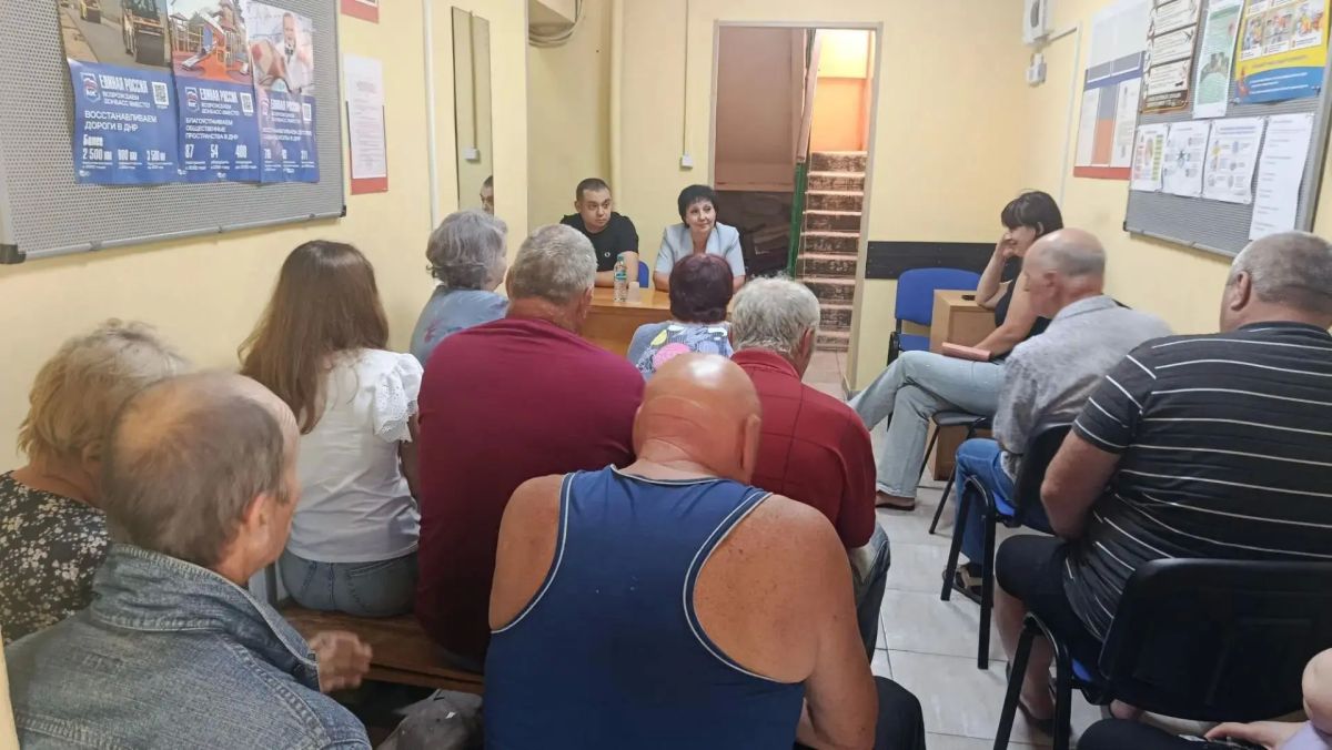 14 июля в Советском внутригородском районе председатель Макеевского городского совета Валентина Харлашка провела встречу с сотрудниками спортивной школы № 3 города Макеевки 14 июля в Советском внутригородском районе председатель Макеевского городского совета Валентина Харлашка провела встречу с сотрудниками спортивной школы № 3 города Макеевки
