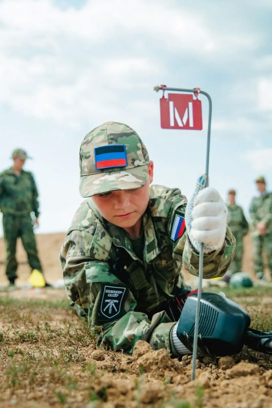Две команды Республики отправятся на всероссийский этап военно-патриотической игры «Зарница 2.0» Две команды Республики отправятся на всероссийский этап военно-патриотической игры «Зарница 2.0»