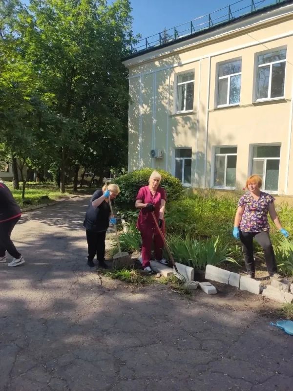 В Горняцком внутригородском районе прошла акция «Чистый четверг» в рамках партийного проекта "Единой России" - "Городская среда» В Горняцком внутригородском районе прошла акция «Чистый четверг» в рамках партийного проекта "Единой России" - "Городская среда»