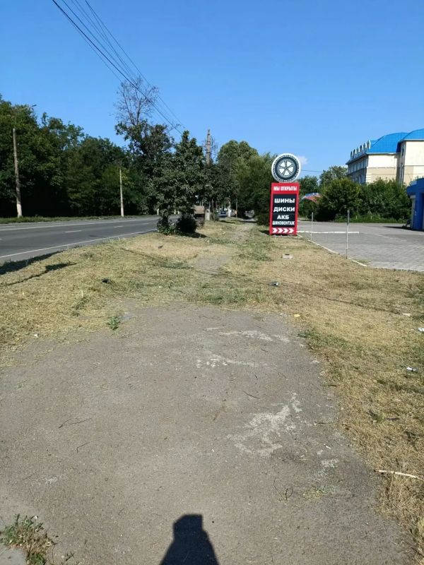 На территории Горняцкого внутригородского района продолжается активная кампания по борьбе с сорной и карантинной растительностью На территории Горняцкого внутригородского района продолжается активная кампания по борьбе с сорной и карантинной растительностью