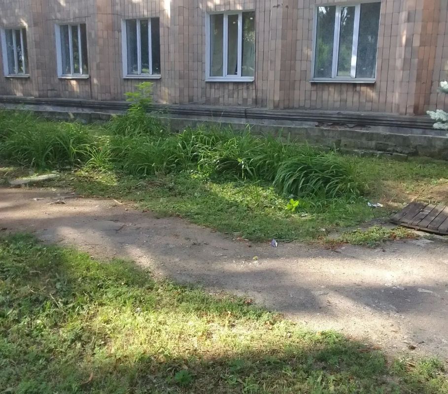 С целью приведения территории в надлежащее санитарное состояние сотрудниками Государственного бюджетного профессионального образовательного учреждения «Макеевский транспортно-технологический колледж» проведены работы по...