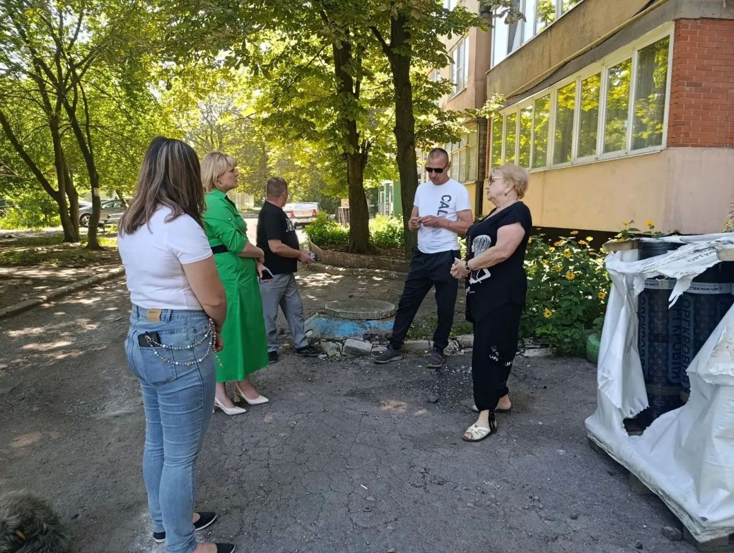 Сегодня, 20 июля в Червоногвардейском районе состоялась встреча заместителя руководителя Управы Червоногвардейского внутригородского района Администрации городского округа Макеевка Татьяны Задорожной с жителями жилого... Сегодня, 20 июля в Червоногвардейском районе состоялась встреча заместителя руководителя Управы Червоногвардейского внутригородского района Администрации городского округа Макеевка Татьяны Задорожной с жителями жилого...