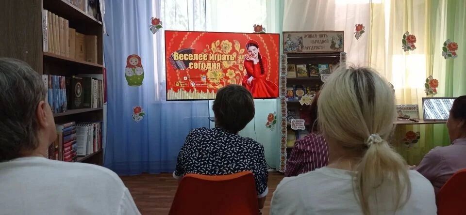 Коллектив ГБУСО ЦСОН Советского района города Макеевки посетил библиотеку имени А.С. Пушкина №2 г.о. Макеевка. Мероприятие было посвящено историческому часу под названием «Фольклор — душа народная» Коллектив ГБУСО ЦСОН Советского района города Макеевки посетил библиотеку имени А.С. Пушкина №2 г.о. Макеевка. Мероприятие было посвящено историческому часу под названием «Фольклор — душа народная»
