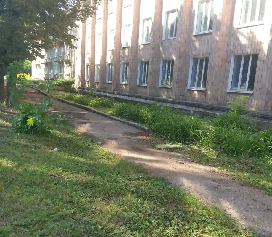 С целью приведения территории в надлежащее санитарное состояние сотрудниками Государственного бюджетного профессионального образовательного учреждения «Макеевский транспортно-технологический колледж» проведены работы по... С целью приведения территории в надлежащее санитарное состояние сотрудниками Государственного бюджетного профессионального образовательного учреждения «Макеевский транспортно-технологический колледж» проведены работы по...