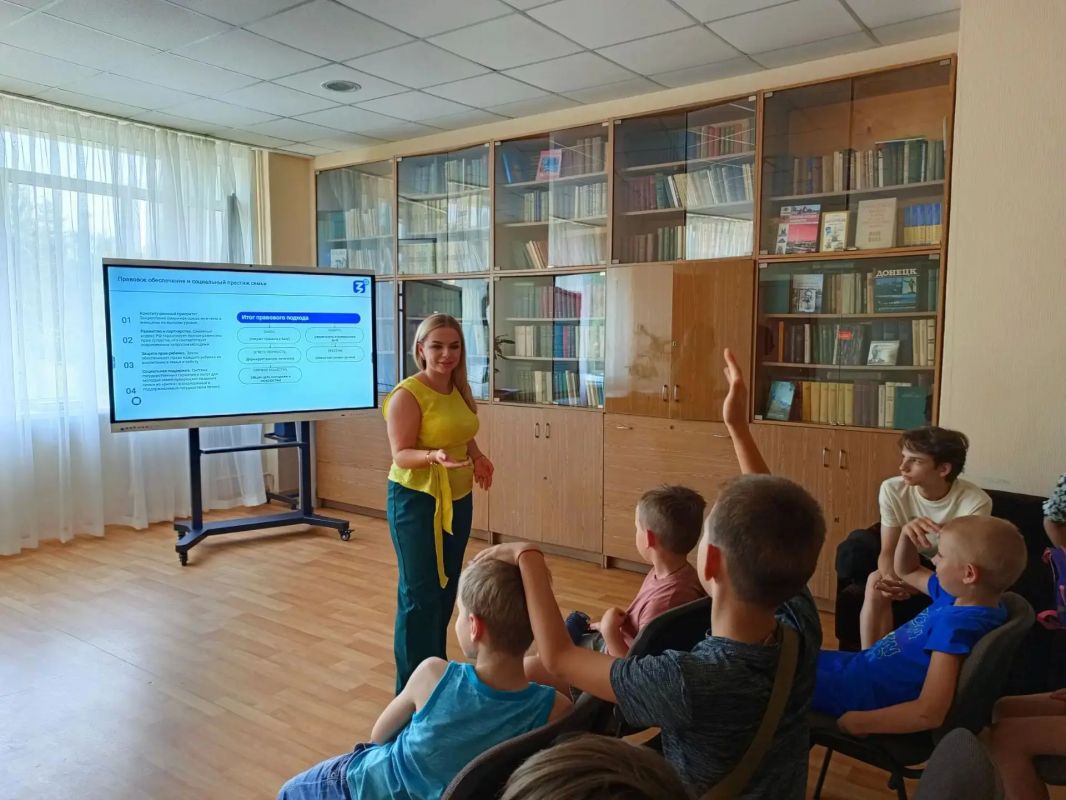 Олег Трофимов: Региональное общество «Знание» интегрирует просветительские практики в летний досуг школьников ДНР Олег Трофимов: Региональное общество «Знание» интегрирует просветительские практики в летний досуг школьников ДНР