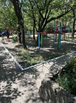 В Горняцком внутригородском районе преобразилась еще одна детская площадка