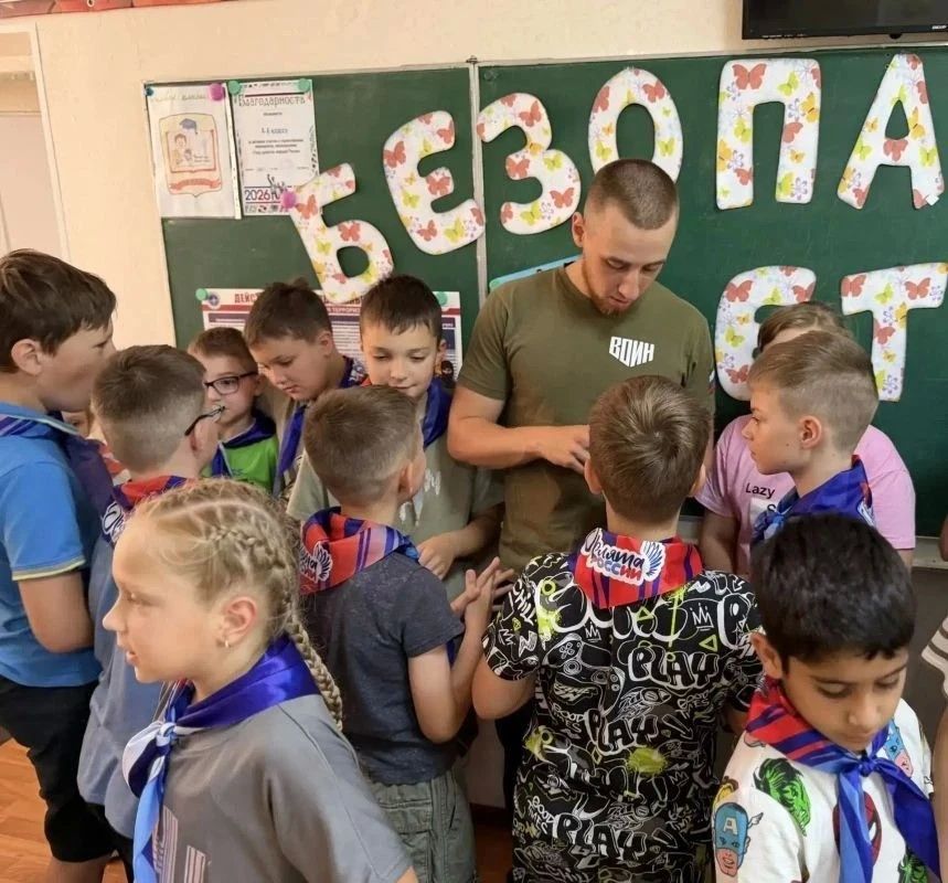 На оперативном совещании у Главы ДНР Дениса Владимировича Пушилина подробно остановились на проекте «Дворовые практики», который сейчас активно реализуется в муниципалитетах На оперативном совещании у Главы ДНР Дениса Владимировича Пушилина подробно остановились на проекте «Дворовые практики», который сейчас активно реализуется в муниципалитетах