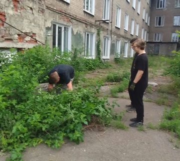 С целью приведения территории в надлежащее санитарное состояние, сотрудниками и учащимися Государственного бюджетного профессионального образовательного учреждения «Макеевский транспортно-технологический колледж» проведены...