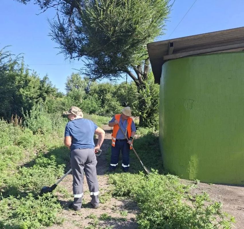 Сегодня, 30 июля, с целью приведения территории в надлежащее санитарное состояние сотрудниками Филиала № 5 «Ясиновский коксохимический завод» ООО «ЮГМК ДОНЕЦК» проведены работы по покосу и уборке сорных и карантинных трав по... Сегодня, 30 июля, с целью приведения территории в надлежащее санитарное состояние сотрудниками Филиала № 5 «Ясиновский коксохимический завод» ООО «ЮГМК ДОНЕЦК» проведены работы по покосу и уборке сорных и карантинных трав по...