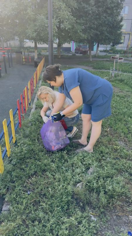 Сегодня, 30 июля, в Червоногвардейском районе прошла экологическая акция «Чистый город» Сегодня, 30 июля, в Червоногвардейском районе прошла экологическая акция «Чистый город»
