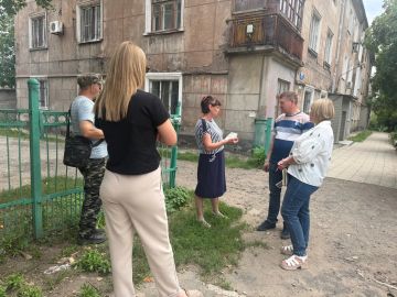 30 июля, первый заместитель руководителя Управы Кировского внутригородского района Администрации городского округа Макеевка Донецкой Народной Республики Андрей Коренев провел встречу с жителями района на подведомственной...