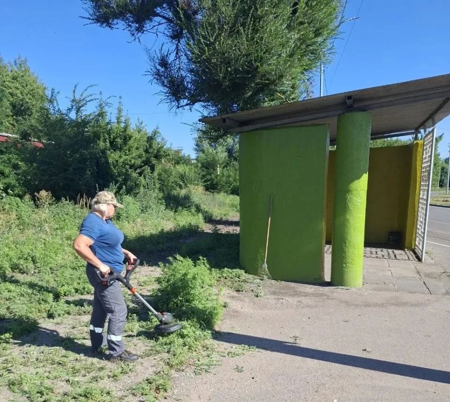 Сегодня, 30 июля, с целью приведения территории в надлежащее санитарное состояние сотрудниками Филиала № 5 «Ясиновский коксохимический завод» ООО «ЮГМК ДОНЕЦК» проведены работы по покосу и уборке сорных и карантинных трав по... Сегодня, 30 июля, с целью приведения территории в надлежащее санитарное состояние сотрудниками Филиала № 5 «Ясиновский коксохимический завод» ООО «ЮГМК ДОНЕЦК» проведены работы по покосу и уборке сорных и карантинных трав по...