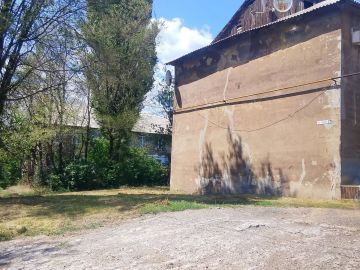 С целью приведения территории в надлежащее санитарное состояние жителями проведены работы по покосу сорных и карантинных на придомовой территории жилого дома № 4 по ул. Глинки