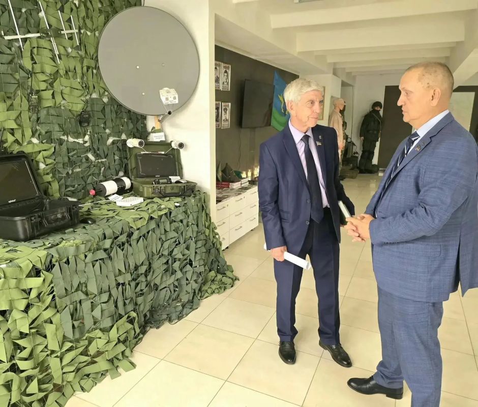 Дмитрий Огилец и Макеевская городская организация «Российский союз ветеранов Афганистана и специальных военных операций» провели торжественное мероприятие, посвященное Дню Воздушно-десантных войск, у памятника погибшим... Дмитрий Огилец и Макеевская городская организация «Российский союз ветеранов Афганистана и специальных военных операций» провели торжественное мероприятие, посвященное Дню Воздушно-десантных войск, у памятника погибшим...