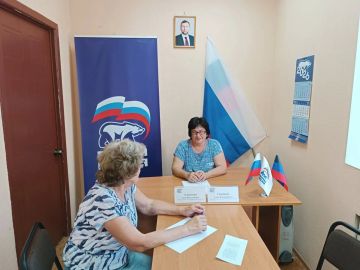 31 июля секретари первичных отделений Единой России Червоногвардейского района провели встречу в Общественной приемной Единой России Червоногвардейского района городского округа Макеевка