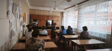 4 августа депутат Макеевского городского созыва Донецкой Народной Республики первого созыва Алена Трякина встретилась с населением в помещении Средней школы № 72 (ул