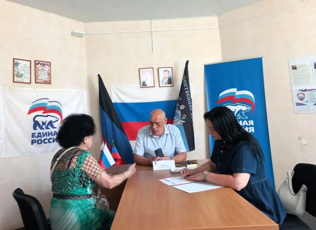 Сегодня, 4 августа, депутат Макеевского городского совета Донецкой Народной Республики первого созыва Олег Венжега провел прием граждан в общественной приемной Единой России Советского внутригородского района городского... Сегодня, 4 августа, депутат Макеевского городского совета Донецкой Народной Республики первого созыва Олег Венжега провел прием граждан в общественной приемной Единой России Советского внутригородского района городского...