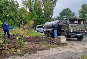 В Макеевке продолжаются работы по прочистке канализационных сетей