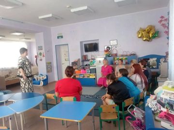 5 августа, заместитель главы Администрации городского округа Макеевка Ирина Лях провела встречу с населением на подведомственной территории по адресу: г. Макеевка, ул. Энгельса, 24
