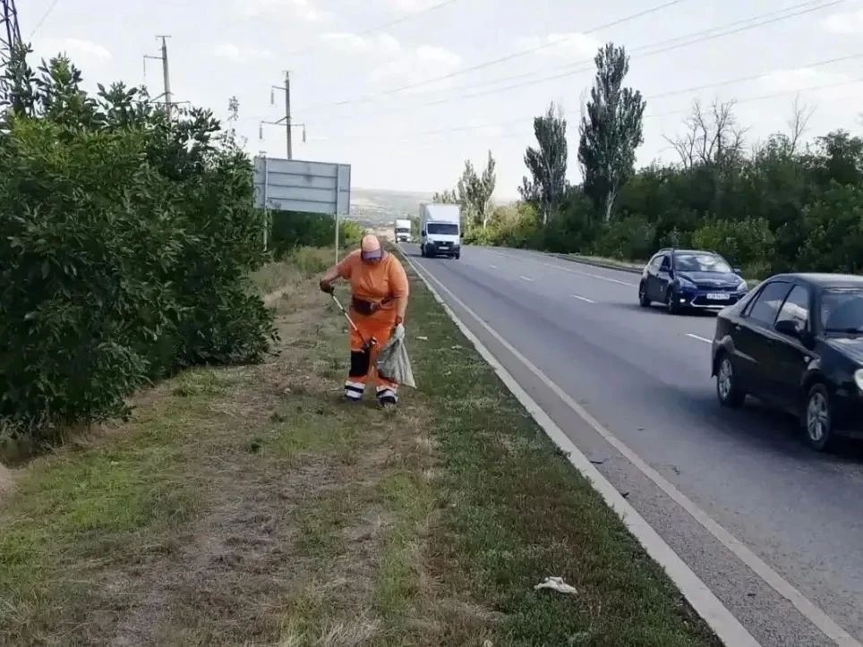 #СОДЕРЖАНИЕ_СВОД за сутки. Продолжаем приводить в соответствие с нормативами объекты дорожной инфраструктуры – заботимся о комфорте участников дорожного движения! В рамках летнего содержания для удобства пассажиров... #СОДЕРЖАНИЕ_СВОД за сутки. Продолжаем приводить в соответствие с нормативами объекты дорожной инфраструктуры – заботимся о комфорте участников дорожного движения! В рамках летнего содержания для удобства пассажиров...