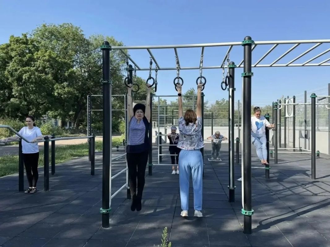 Спорт объединяет соседей!. Сегодня Макеевка поддержала «Всероссийскую соседскую зарядку» в рамках акции «Добрососедское лето» проекта «Школа ЖКХ» Спорт объединяет соседей!. Сегодня Макеевка поддержала «Всероссийскую соседскую зарядку» в рамках акции «Добрососедское лето» проекта «Школа ЖКХ»