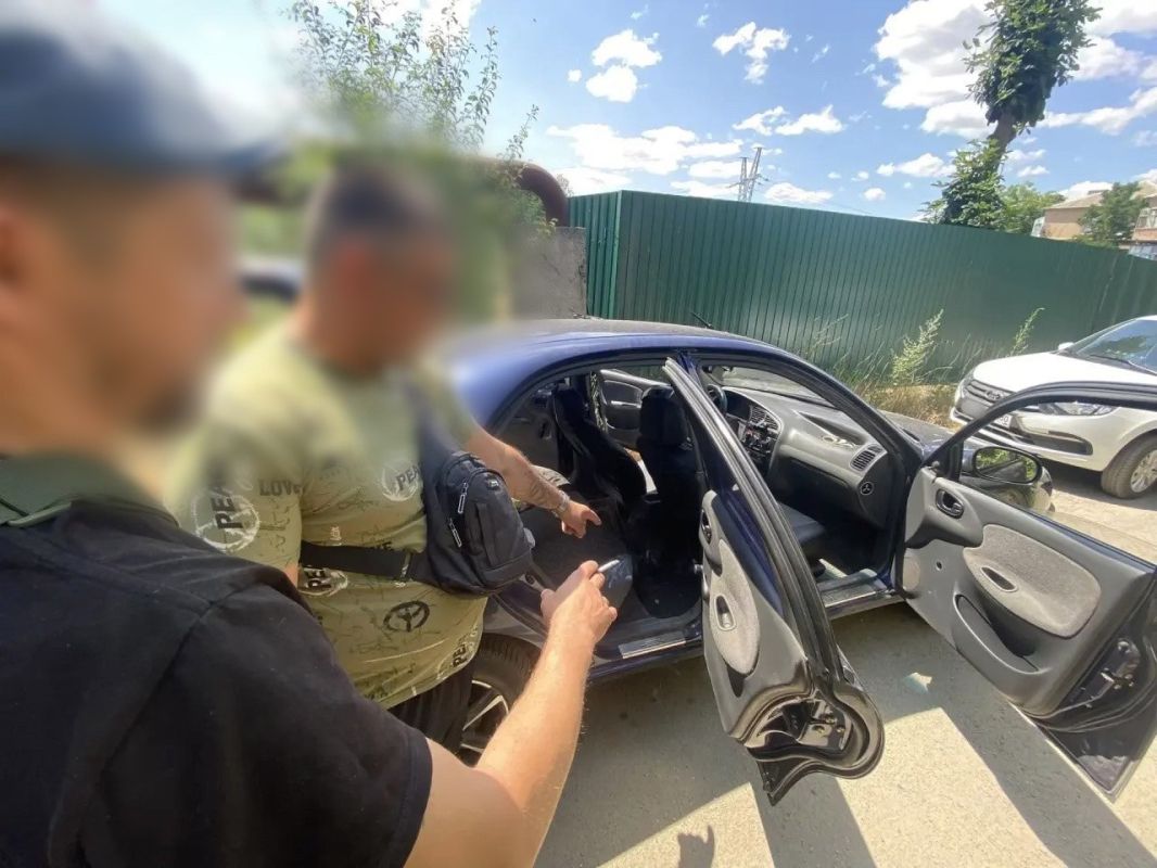 В Докучаевске полицейские задержали двоих местных жителей за хранение синтетических наркотиков В Докучаевске полицейские задержали двоих местных жителей за хранение синтетических наркотиков