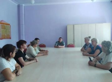 Сегодня, 10 августа в Червоногвардейском районе состоялась встреча первого заместителя руководителя Управы Червоногвардейского внутригородского района Антона Гринзовского с трудовым коллективом ГБОУ «Средняя школа № 89...